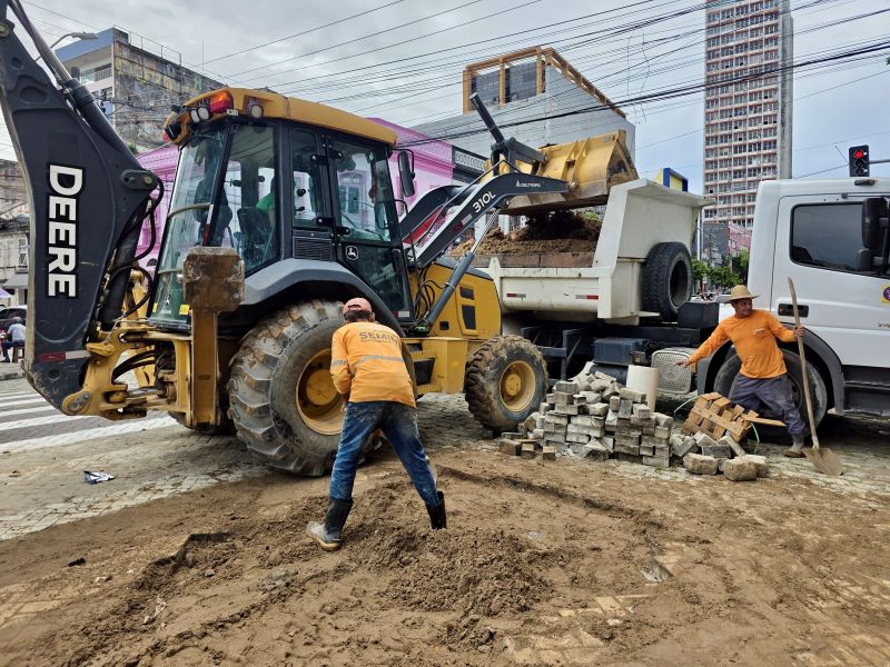 Força-tarefa da Prefeitura de Manaus realiza obras de drenagem profunda no centro da cidade