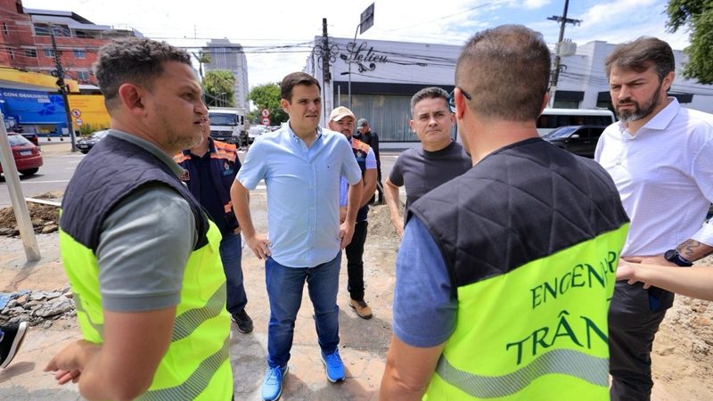 Prefeito David Almeida fiscaliza intervenções viárias para melhorar fluidez e segurança no trânsito da cidade
