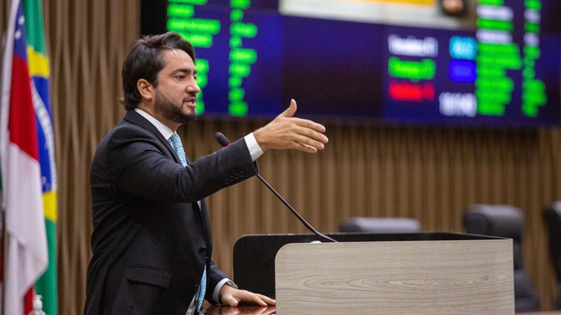 Diego Afonso propõe implantação de ferramentas de IA nas escolas municipais