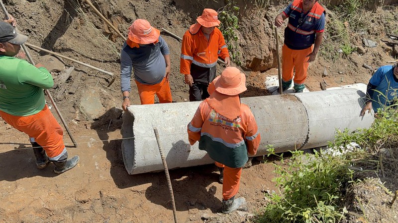 Prefeitura de Manaus implanta 15 novos tubos na rede de drenagem profunda no bairro Colônia Antônio Aleixo