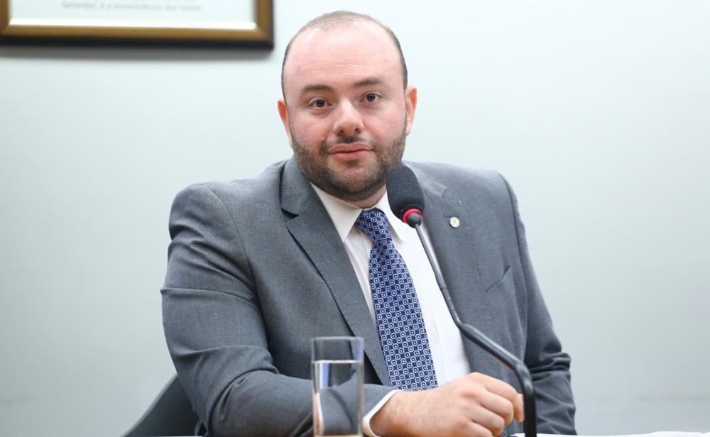 Deputado Fausto Júnior solicita aumento de recursos de assistência social para enfrentar enchentes no Amazonas