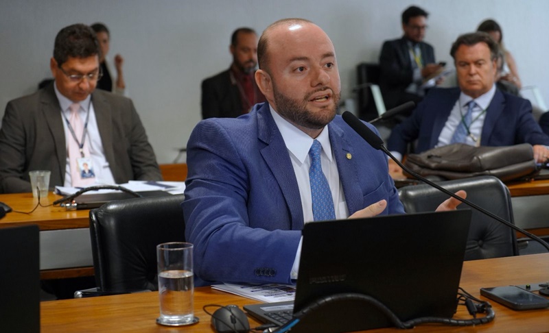 Deputado Fausto Jr cobra Ministério de Minas e Energia e Aneel sobre apagões no Amazonas