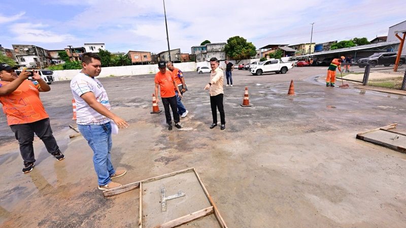 Prefeito David Almeida vistoria instalação da primeira estação meteorológica de Manaus