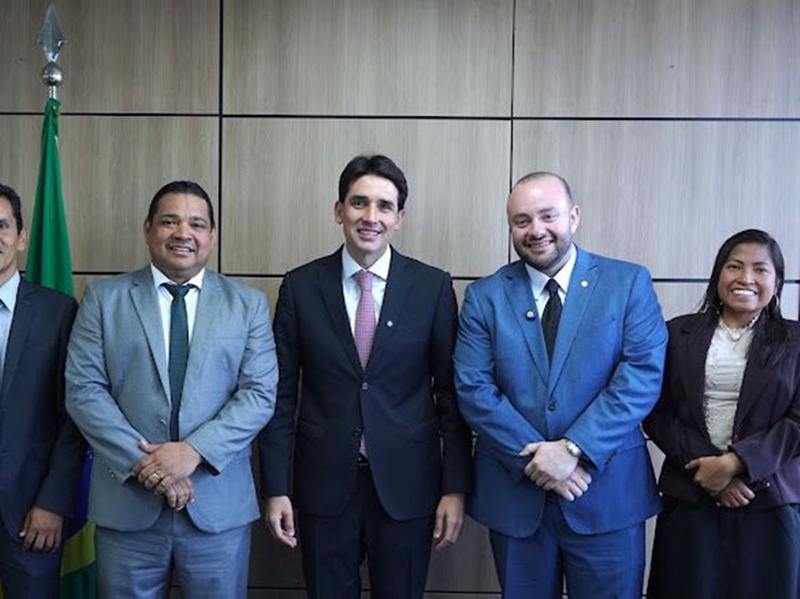 Fausto Júnior se reúne com o Ministro de Portos e Aeroportos para tratar da modernização do aeroporto de Tapauá