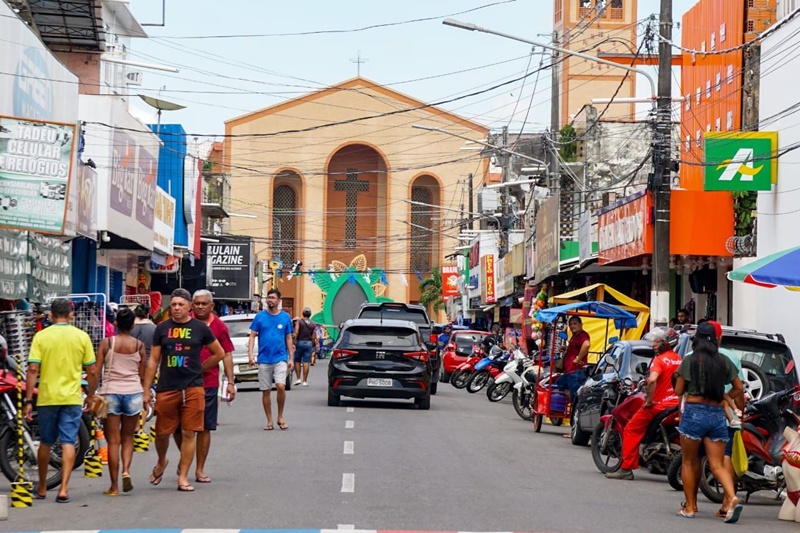 Salários em dia: Prefeitura de Parintins injeta mais de R$14 milhões na economia do município nesta terça-feira, 29