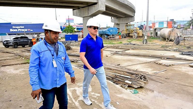 Prefeito David Almeida fiscaliza obras do complexo viário Rei Pelé, com entrega prevista para final de maio