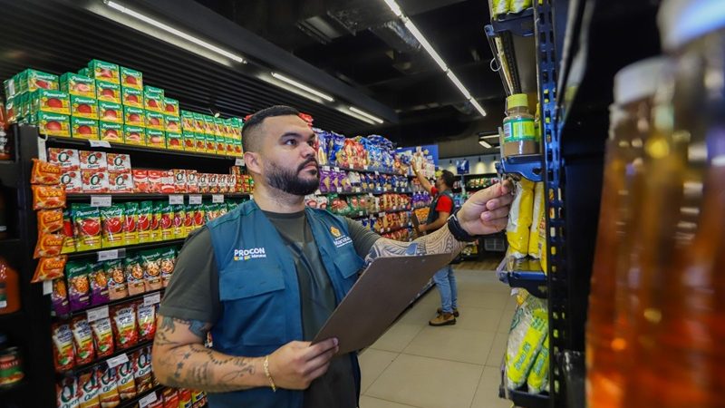 Procon Manaus identifica variação no preço da cesta básica entre supermercados da capital