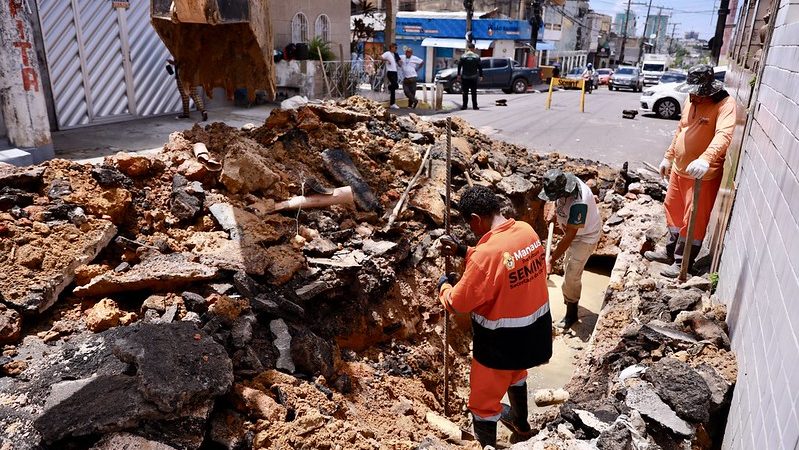 Prefeitura de Manaus atua na recuperação de uma rede de drenagem no bairro São Raimundo