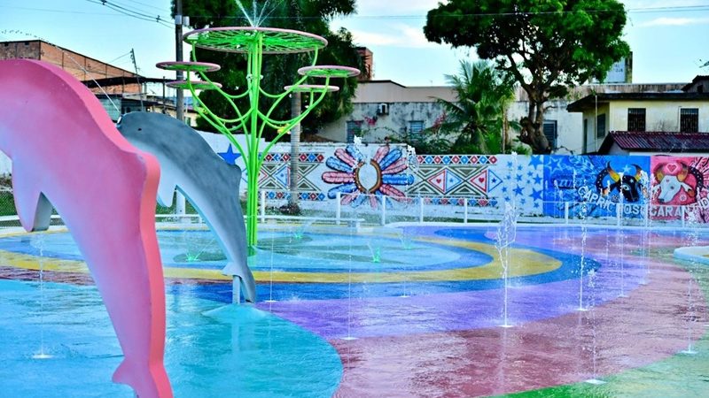 Prefeito David Almeida acompanha testes finais e confirma entrega de praça molhada na lagoa da Compensa nesta quarta-feira, 18