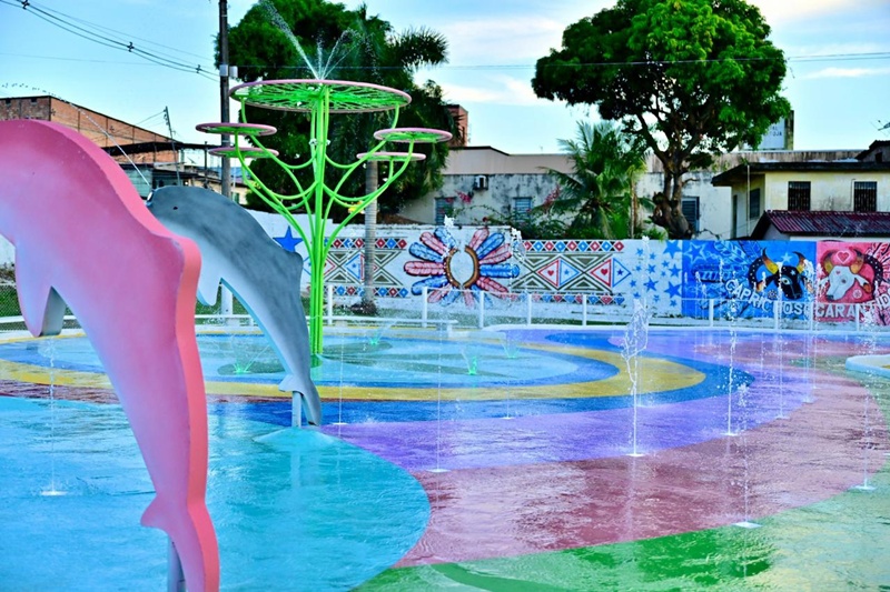 Prefeito David Almeida acompanha testes finais e confirma entrega de praça molhada na lagoa da Compensa nesta quarta-feira, 18