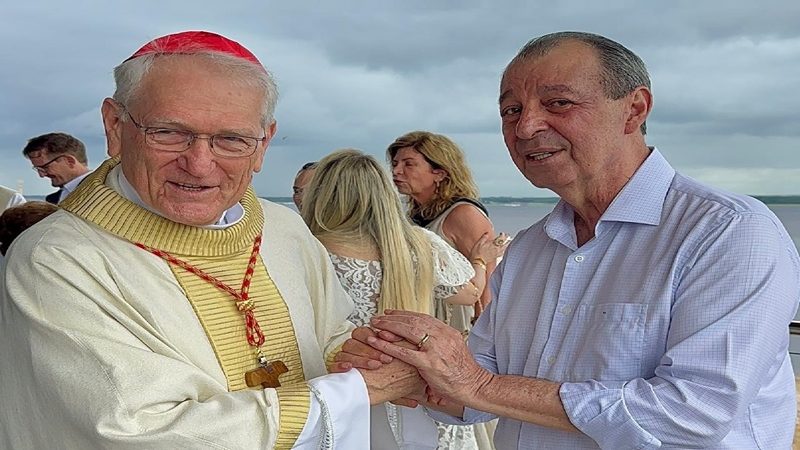 Omar Aziz participa de solenidade pela reforma da Igreja dos Remédios, no Centro de Manaus
