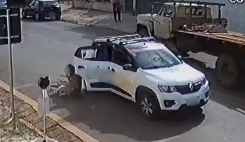 Vídeo: Passageira ‘lisa’ se j0ga do carro de app em movimento por não ter dinheiro da corrida