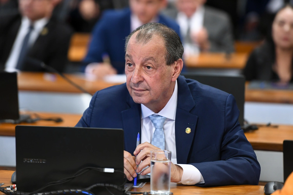 Omar Aziz reafirma compromisso e luta pela reconstrução da BR-319 em discurso que critica decisões que isolam a Amazônia