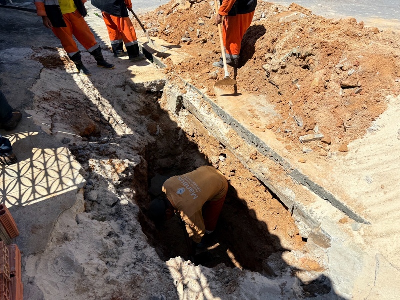 Prefeitura de Manaus atende moradores e recupera rede de drenagem profunda no bairro Petrópolis