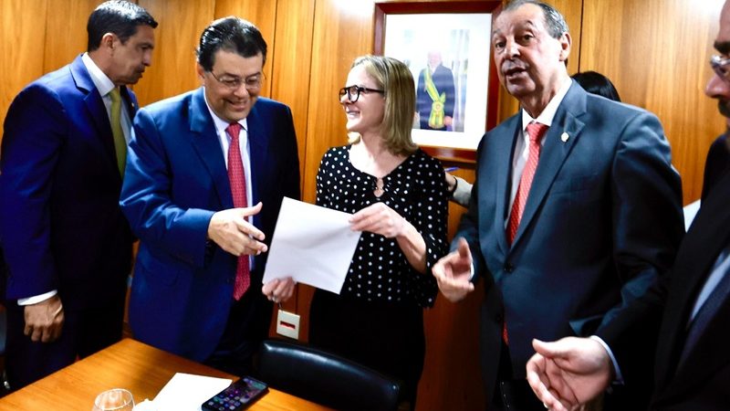 Senador Omar lidera comitiva do Amazonas em reunião com o governo para defender diálogo entre setor produtivo e meio ambiente no sul do estado