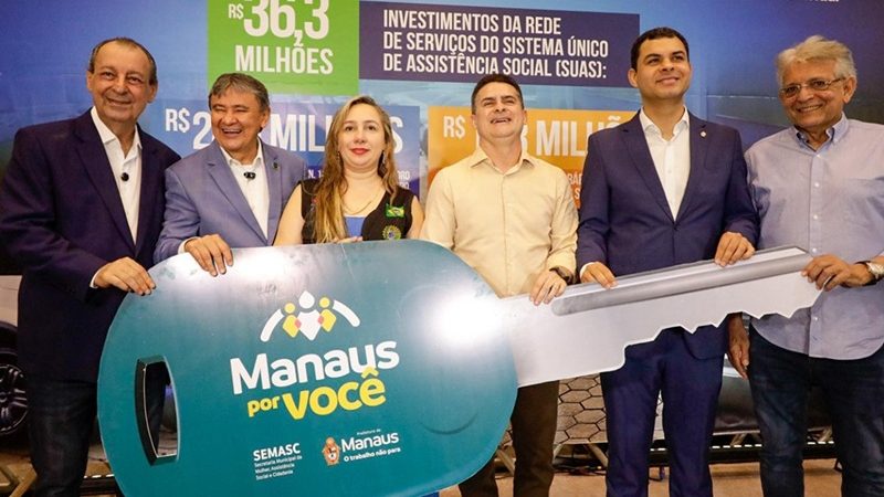Senador Omar participa do lançamento do programa ‘Manaus Por Você’, ao lado do Ministro Wellington Dias e do prefeito David Almeida