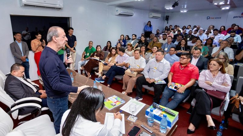 Senador Omar reúne secretários de saúde de todo o Amazonas para construir soluções duradouras para o sistema público