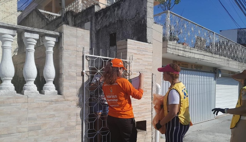 Prefeitura de Manaus realiza ação de limpeza na praça Desembargador Paulo Jacob em parceria com missionários