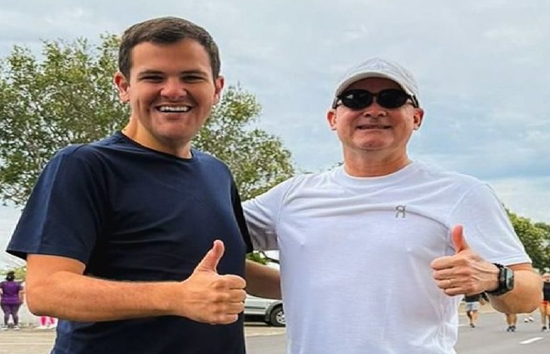 Renato Junior passa o bastão para David Almeida após período como prefeito em exercício