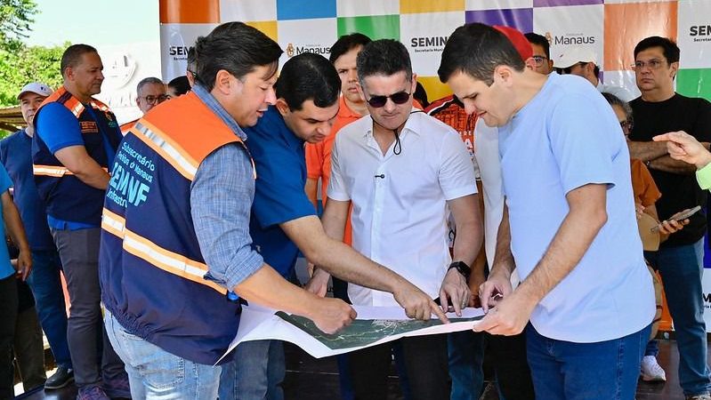 Prefeito David Almeida dá ordem de serviço para asfaltamento de quatro ramais e reforça compromisso com a zona rural de Manaus
