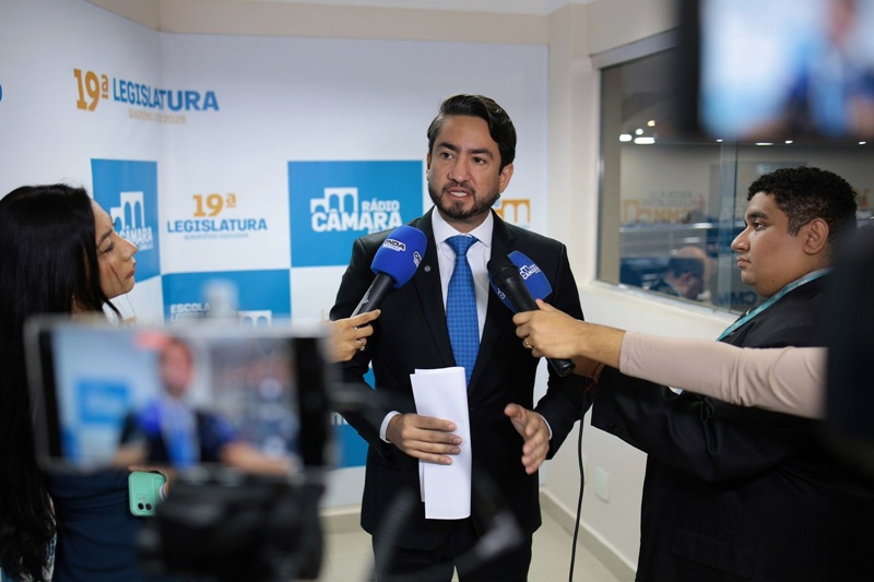 Projeto de Diego Afonso que proíbe condenados por crimes graves de exercer atividades públicas é deliberado na CMM