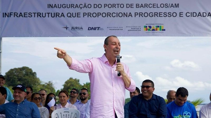Omar Aziz participa da inauguração do novo porto de Barcelos, no interior do Amazonas