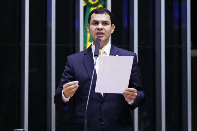 Saullo Vianna destaca benefício do Luz do Povo para mais de 1 milhão de amazonenses