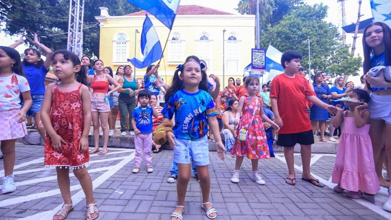 ‘Boizinho Manaus’ encerra com sucesso a Feirinha do Tururi no mirante Lúcia Almeida e emociona o público com tradição e alegria