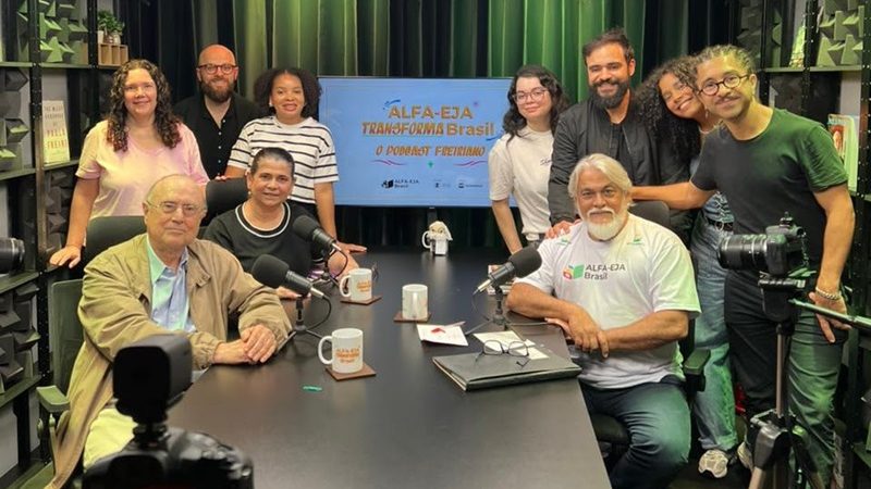 Podcast “ALFA-EJA Transforma Brasil” estreia no Dia do Professor e propõe diálogo sobre a educação de jovens e adultos