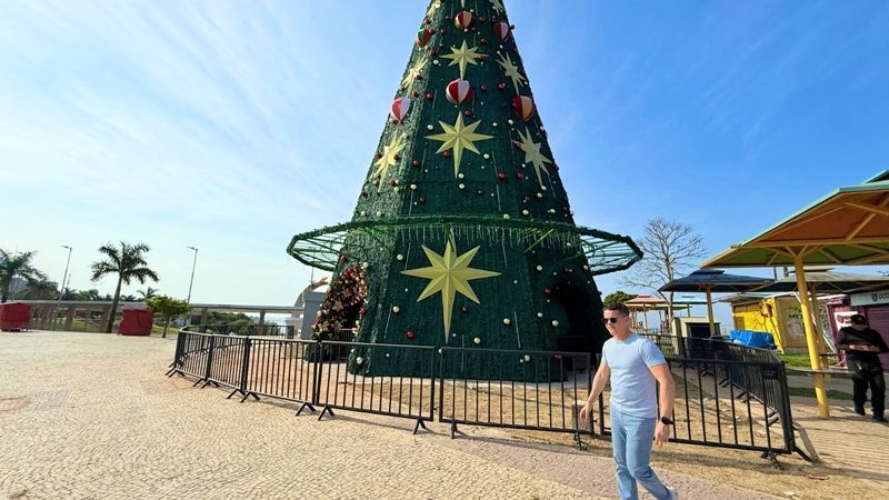Prefeito David Almeida antecipa luzes de Natal na Ponta Negra e movimenta economia criativa com programação inédita