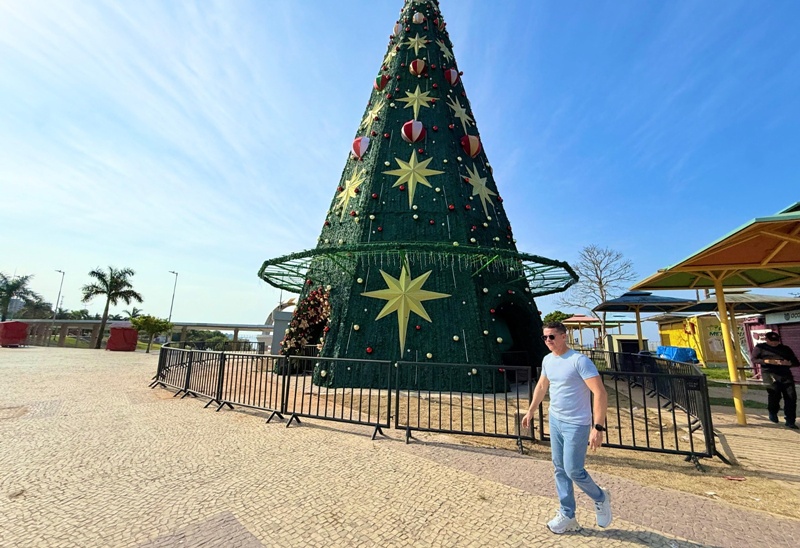 Prefeito David Almeida antecipa luzes de Natal na Ponta Negra e movimenta economia criativa com programação inédita