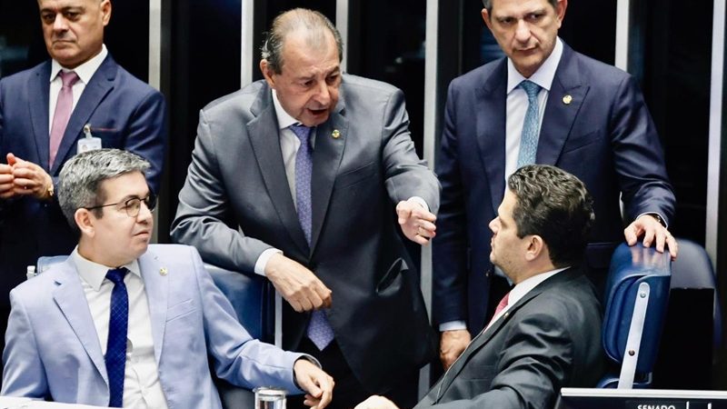 Omar Aziz aponta 14º salário para beneficiados com isenção de Imposto de Renda aprovado no Senado