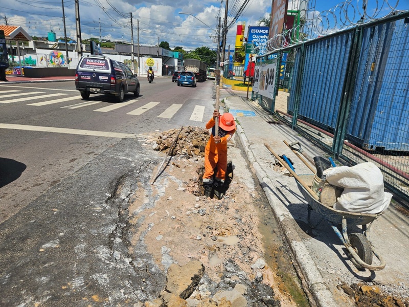Ação imediata da Prefeitura de Manaus recupera drenagem profunda na avenida Padre Caballero Martin
