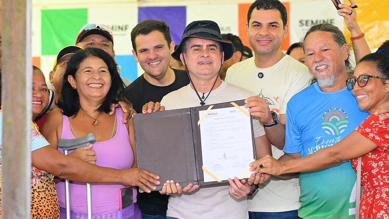 Prefeito David Almeida assina ordem de serviço para pavimentação do ramal Água Branca 2 e consolida maior ciclo de investimentos da história na zona rural de Manaus