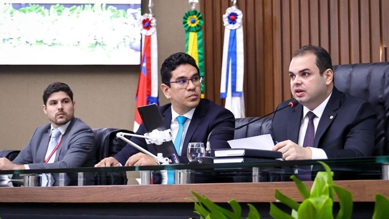 Presidente Roberto Cidade comanda votação que aprovou a LOA 2026, com orçamento superior a R$ 38 bilhões