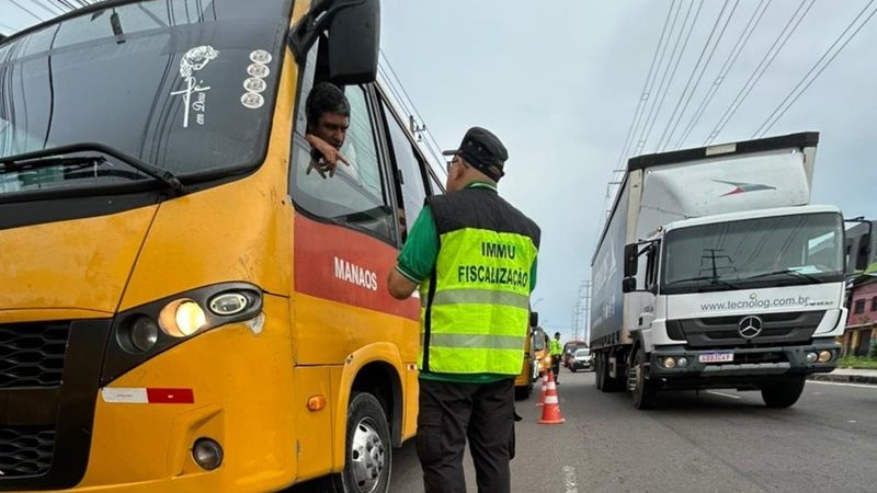 Operação da prefeitura aborda 61 veículos no bairro São José e retira transporte irregular de circulação