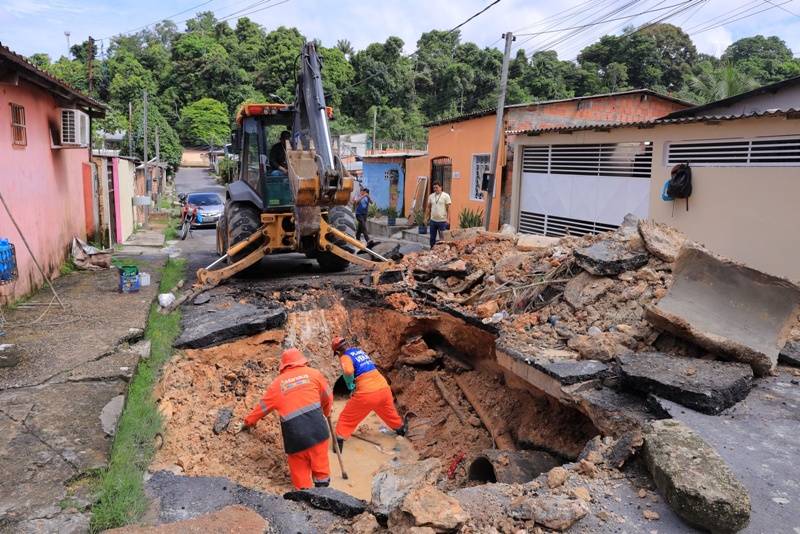 Prefeitura de Manaus executa obra emergencial de recuperação de drenagem na comunidade Riacho Doce 2