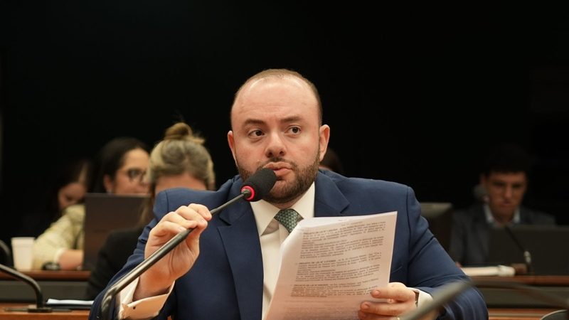 Fausto Jr. vota a favor do Gás do Povo, mas defende ajustes para garantir acesso no Amazonas