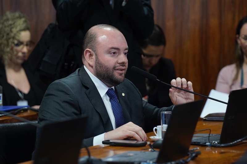 Fausto Jr. assina requerimento de apoio à PEC que reduz IPVA