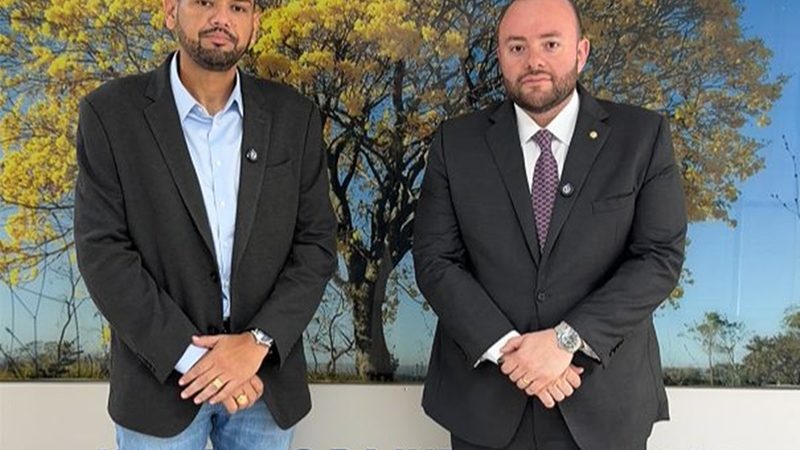 Deputado Fausto Jr. se reúne com prefeito de Beruri no Ministério da Integração para tratar da construção de casas no município