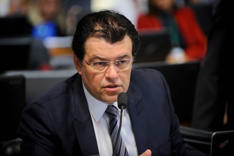 O senador Eduardo Braga afirmou que não é mais possível aceitar distorções e falta de transparência no sistema financeiro brasileiro.