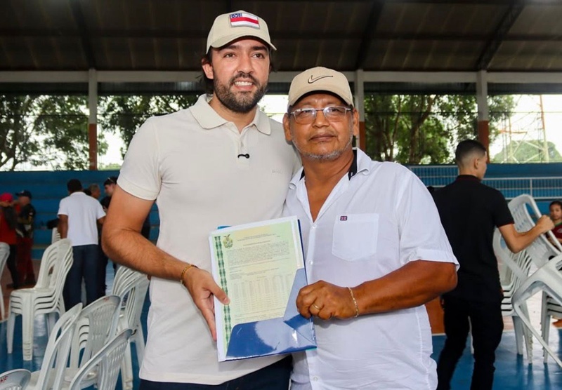Deputado Thiago Abrahim participa da entrega de títulos rurais em Itapiranga