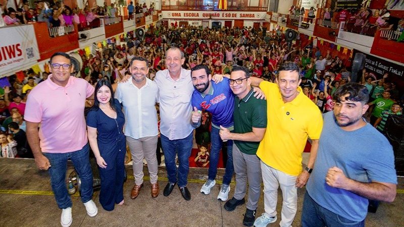 Lideranças da zona leste de Manaus lotam quadra da Grande Família e anunciam apoio a Omar Aziz