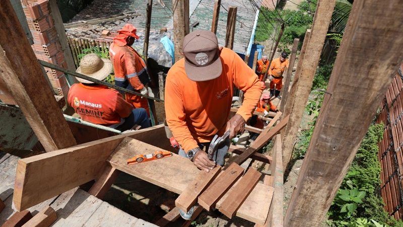 Prefeitura de Manaus constrói escadaria de 45 metros e garante mais segurança e mobilidade na zona Norte   