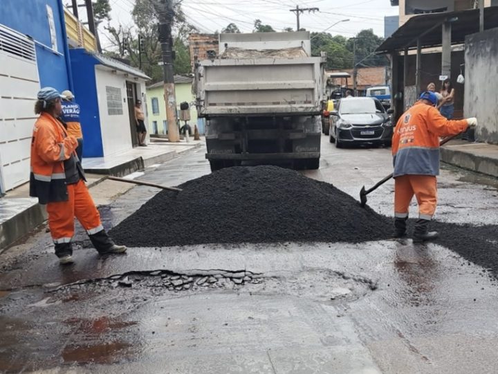 Prefeitura de Manaus transforma rua do conjunto Riacho Doce com novo asfalto