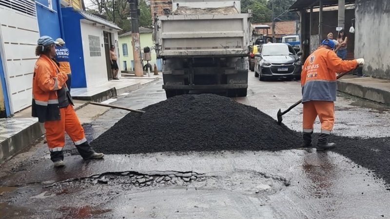 Prefeitura de Manaus transforma rua do conjunto Riacho Doce com novo asfalto