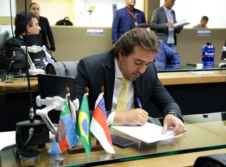 Aprovado projeto de Lei de Thiago Abrahim que prioriza vagas de emprego para mães de pessoas com deficiência