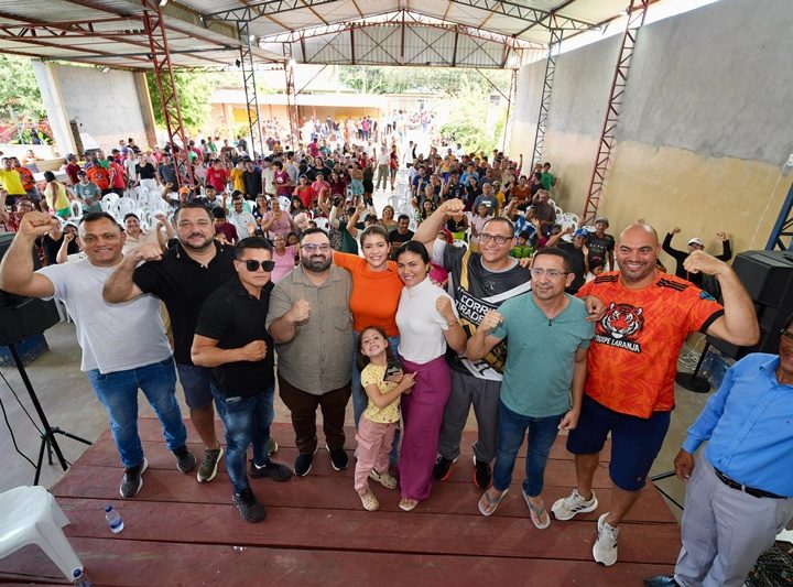 Em Itacoatiara, Daniel Almeida se reúne com lideranças e participa de programação do Dia de Tiradentes.
