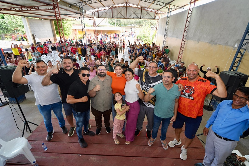 Em Itacoatiara, Daniel Almeida se reúne com lideranças e participa de programação do Dia de Tiradentes.