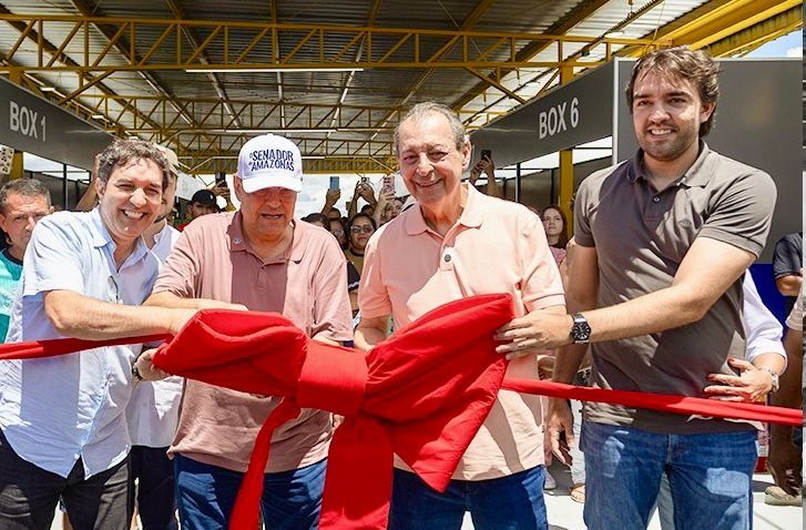 Omar Aziz participa de entrega de novos terminais pesqueiros em Itacoatiara ao lado de Eduardo Braga, prefeito Mário Abrahim e lideranças